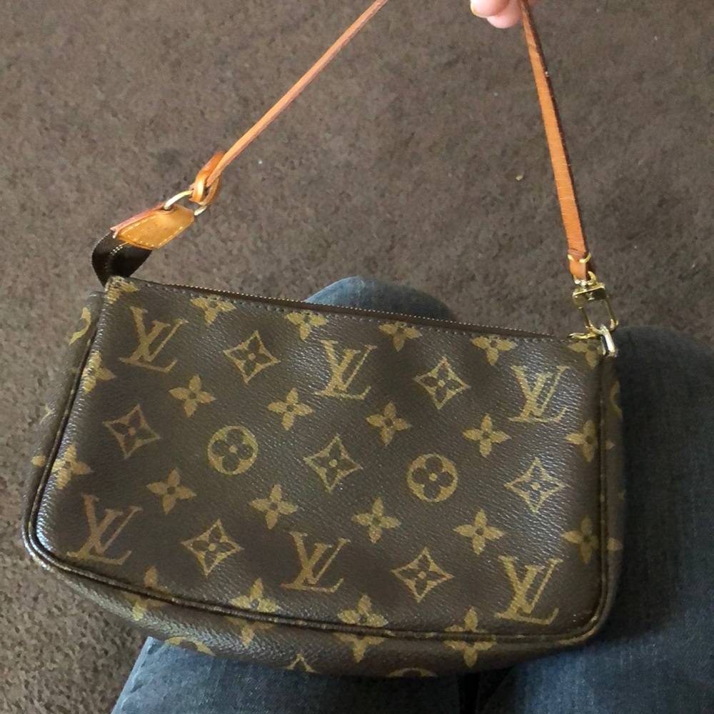💃🏼Authentic LV pochette💃🏼